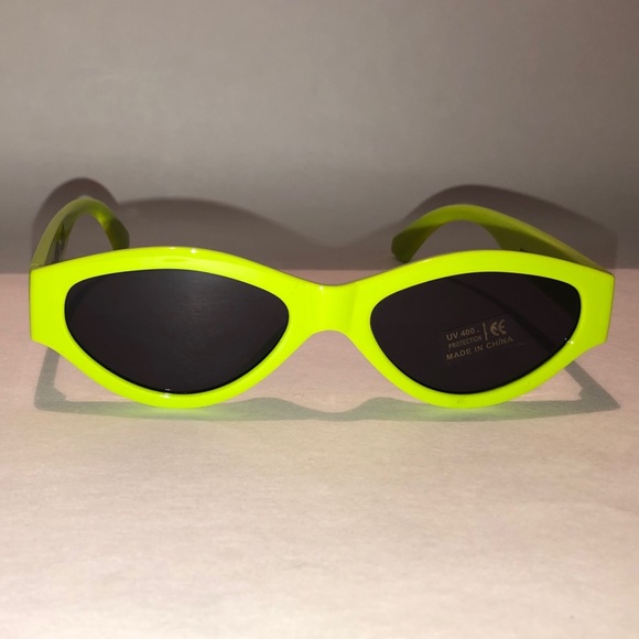 SALE Petals and Peacocks Sunglasses - Picture 3 of 9